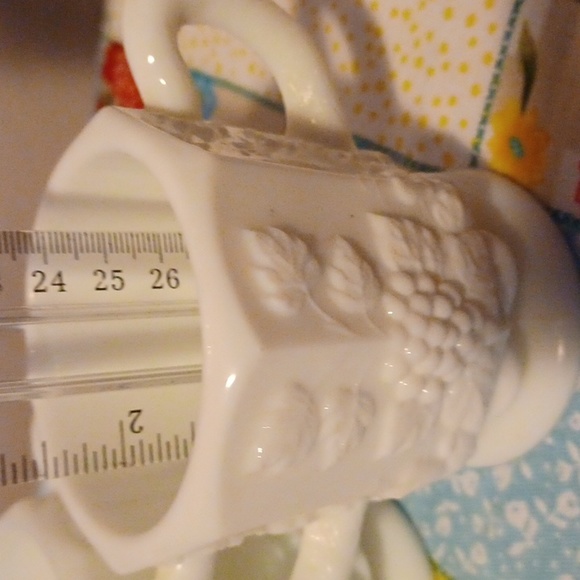 Vintage Westmoreland Sugar and Creamer Set - Picture 7 of 7